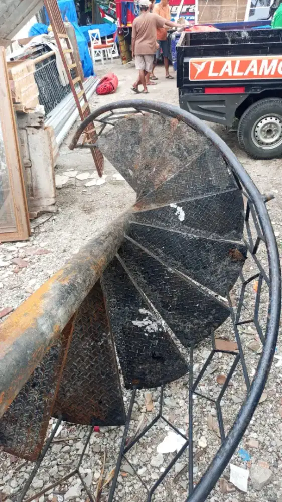 Tangga putar tinggi : 380 cm