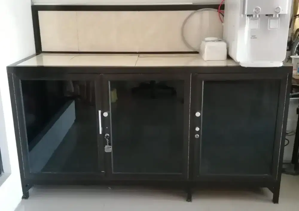 Meja Lemari Serbaguna