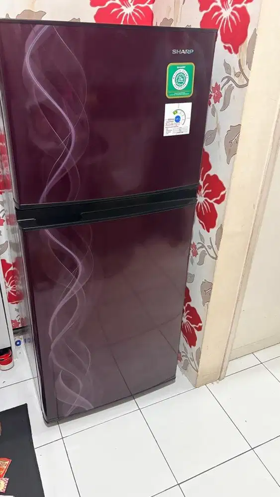 Kulkas bekas 2 pintu , merk SHARP SJ 197 ND