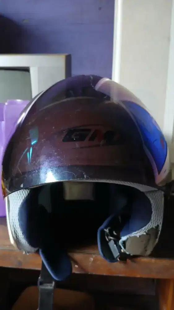 Helm GM Warna Putih