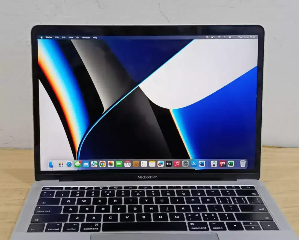 Macbook Pro 13-inch 2017 intel core i5  RAM 8 GB SSD 256 GB
