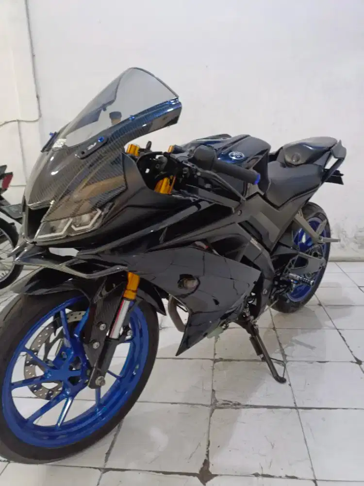 R15V3 top kondisi hitam