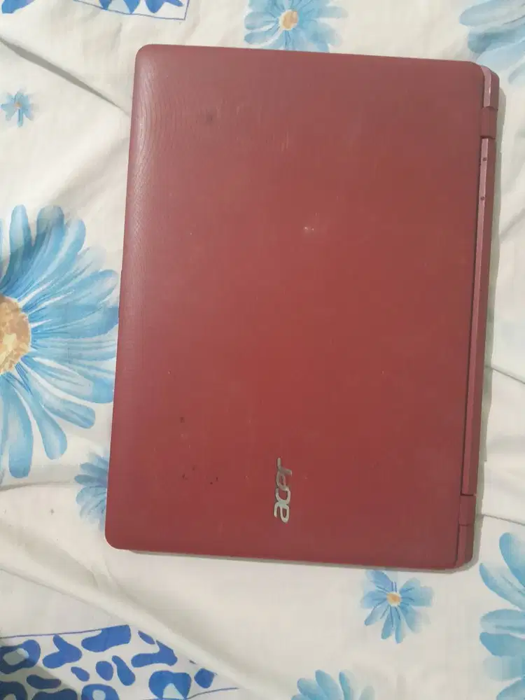 Acer netbook warna merah