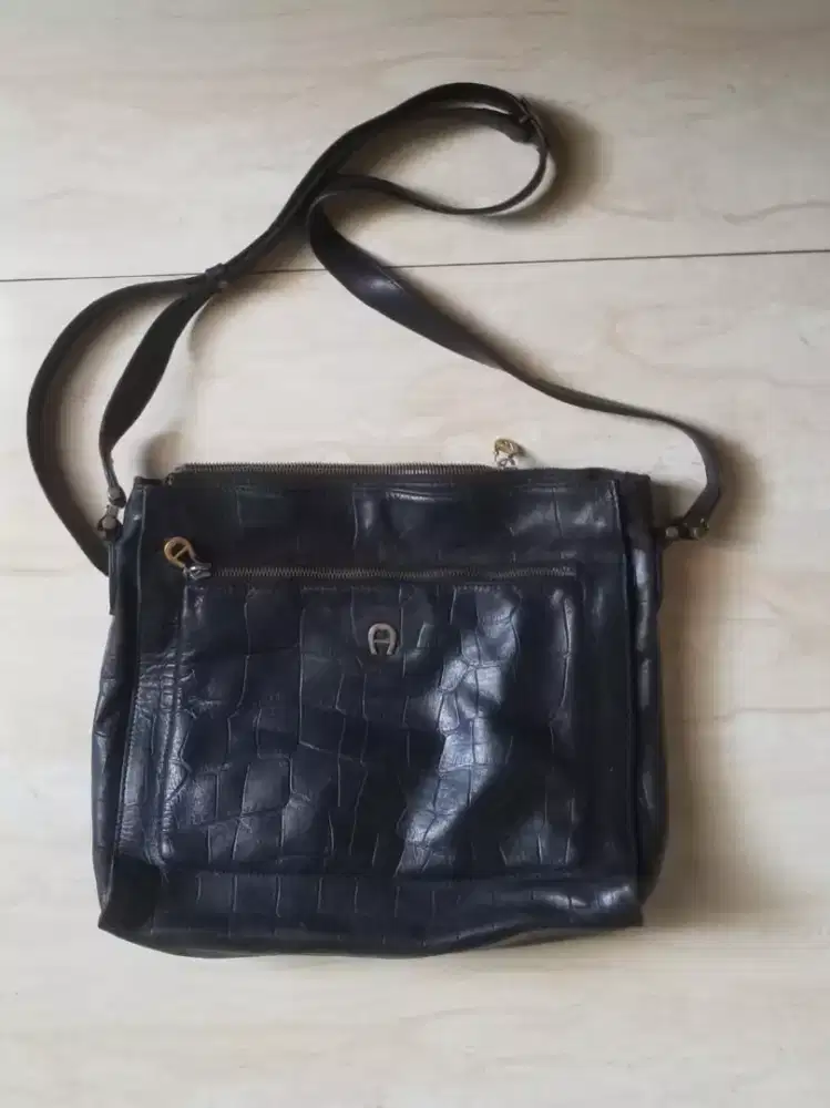 Tas selempang Aigner original