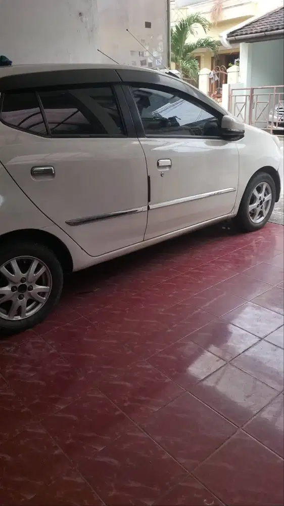 Dijual Mobil Ayla Putih