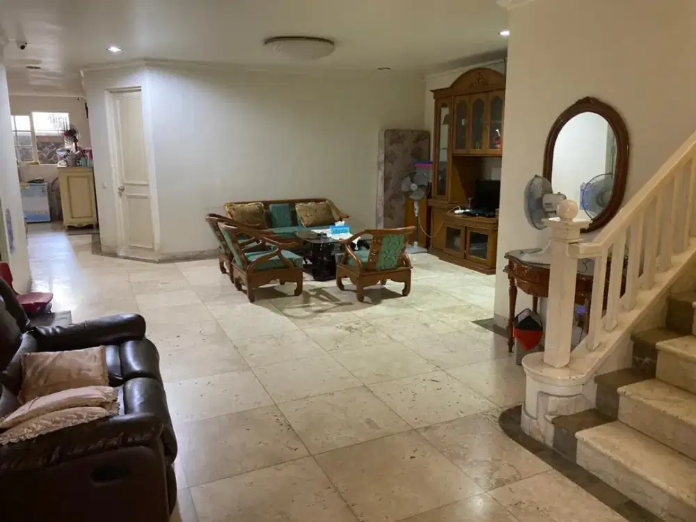 Rumah Furnished Hadap Barat Jl Kalimantan Lippo Karawaci Utara