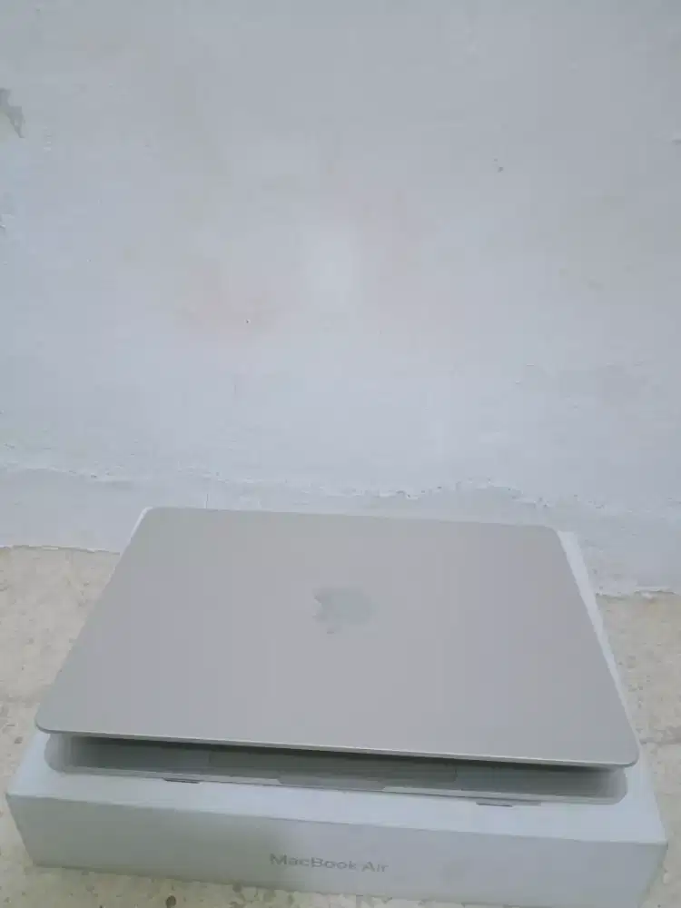 Dijual MacBook Air M2 13in 2022(Garansi ON panjang) 16/256gb fulset
