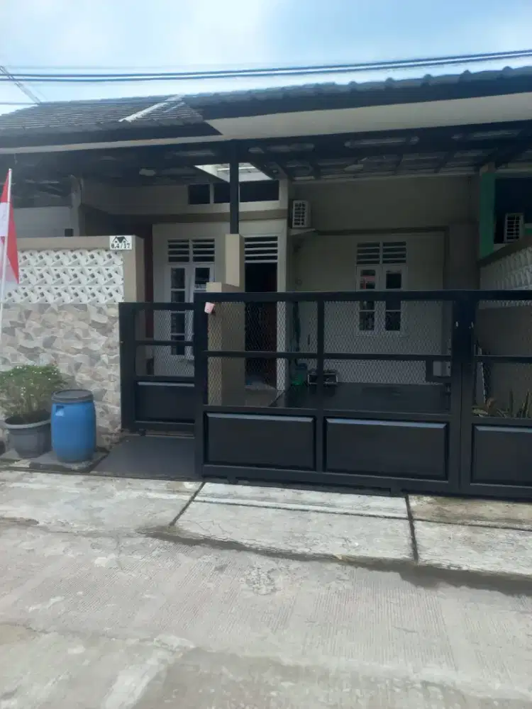 DI JUAL/DI SEWAKAN RUMAH KOMERSIL SIAP HUNI, rumah rapih bersih