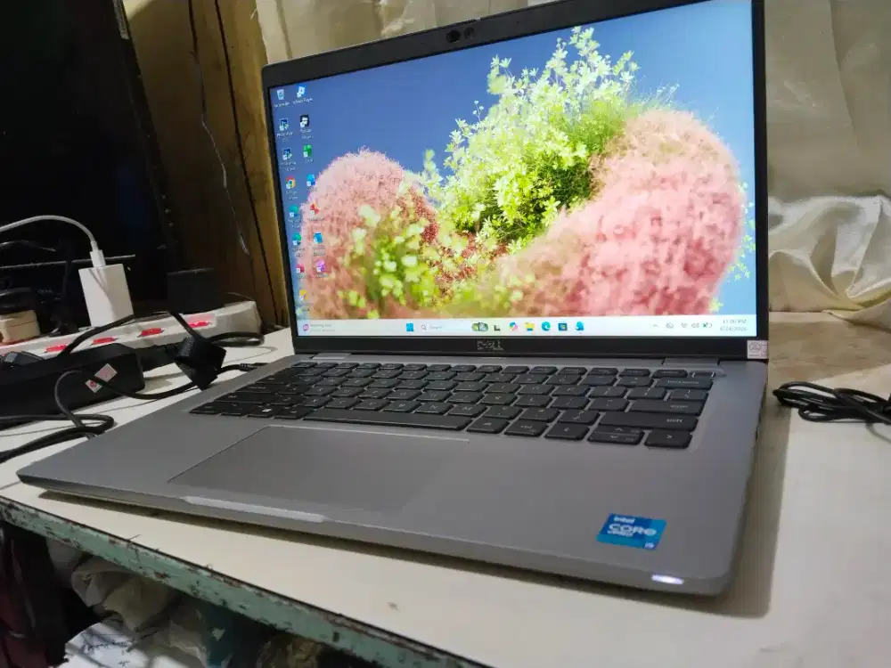 Laptop Dell i5 gen 11 layar sentuh