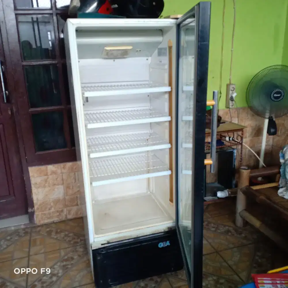 Showcase merk.GEA masih dingin normal