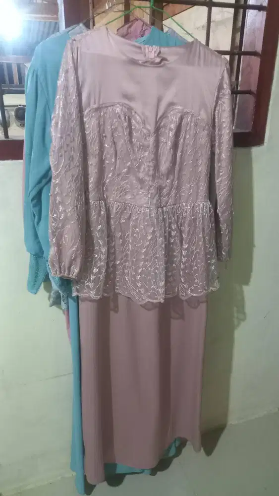 Dress dan Atasan Pesta