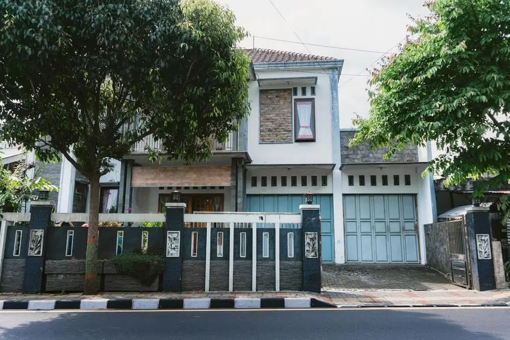Dijual Rumah tingkat pinggir jalan provinsi