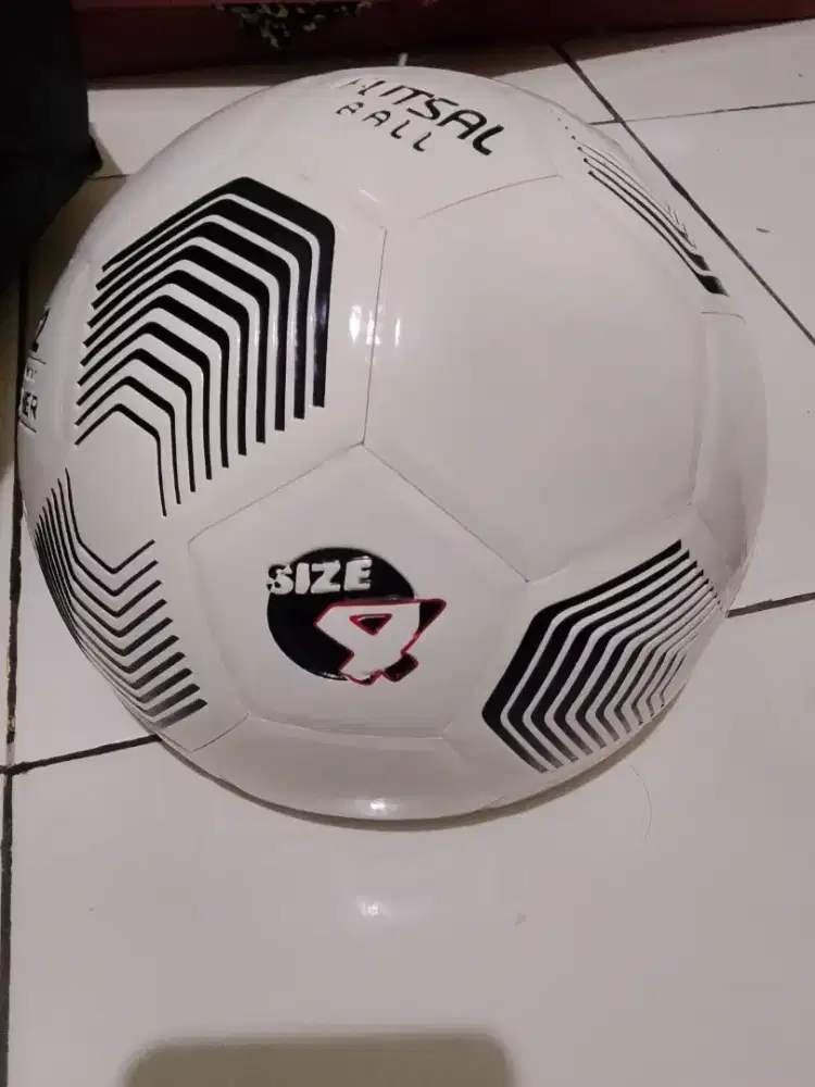 Di jual bola futsal ball kondisi baru
