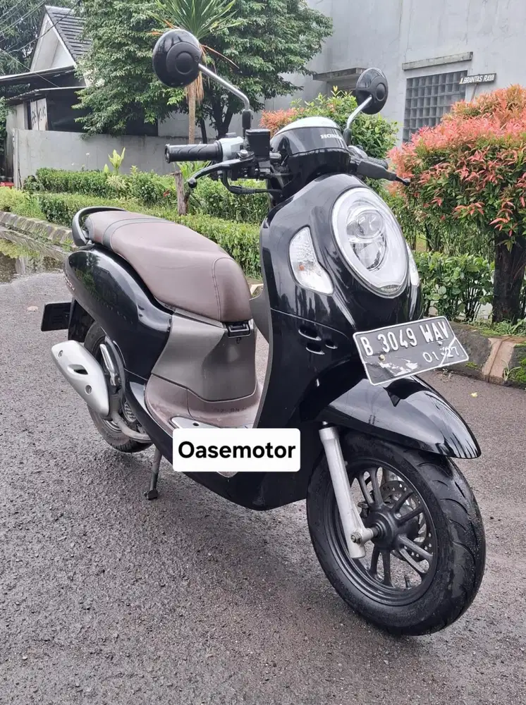 (B) Honda Scoopy Pristage Tahun 2022