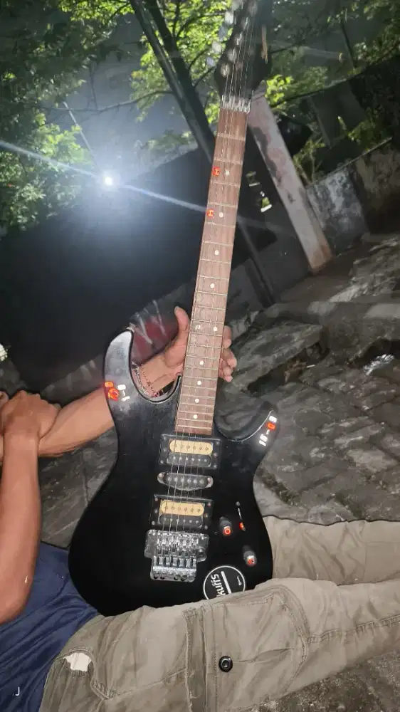 Gitar listrik di jual BU sampai malam ini duang