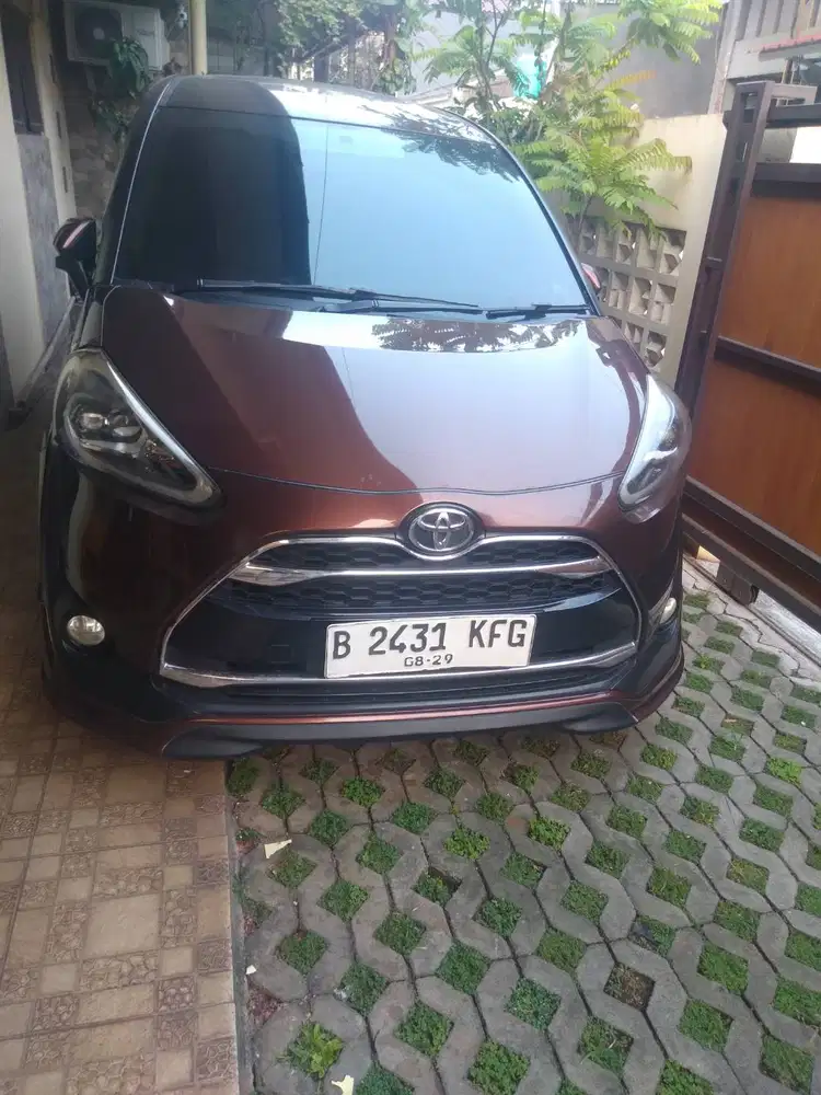 Toyota sienta Q matic 2017