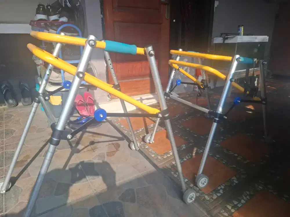 Walker anak cerebral palsy