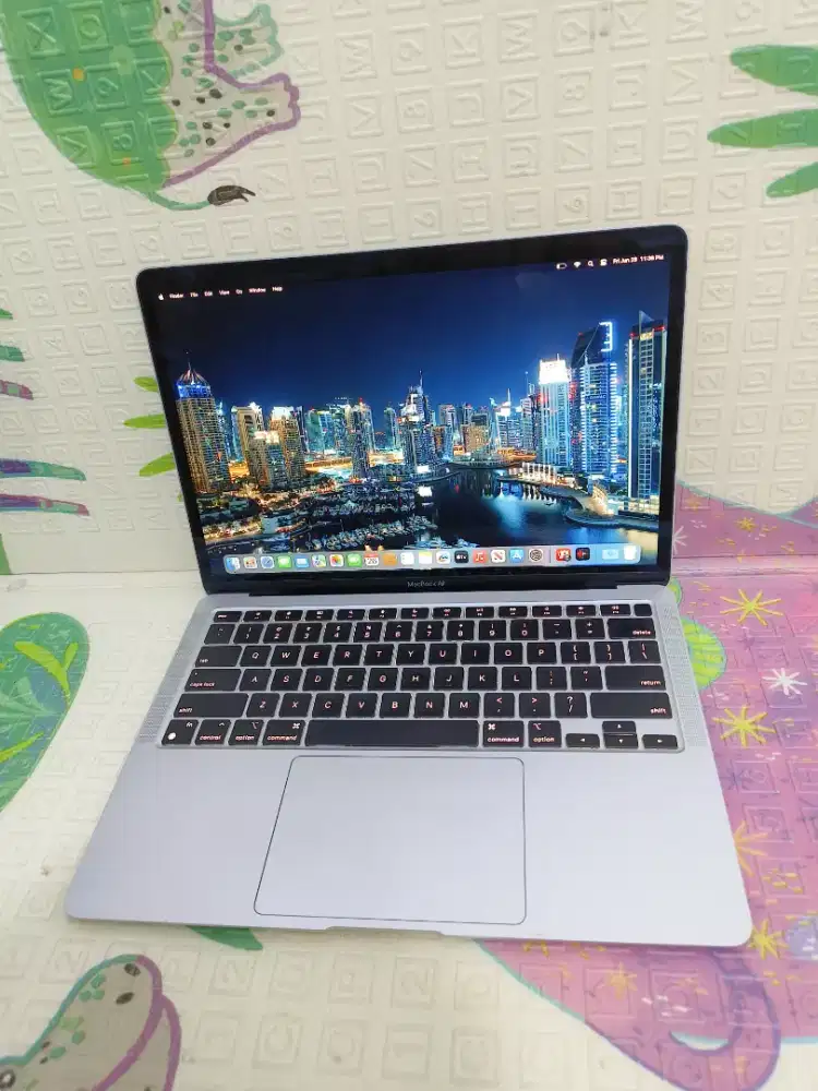 Jual Macbook Air M1 Retina 13in 2020 ram 8/SSD 128gb mulus slim