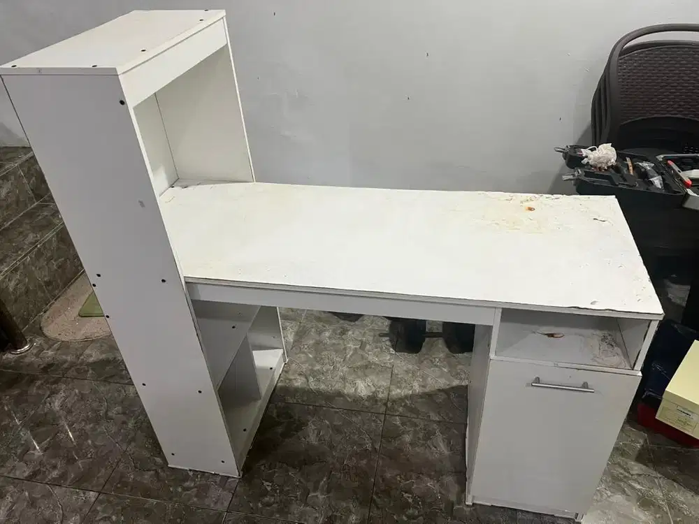 Di jual meja belajar bekas , kondisi masih kokoh