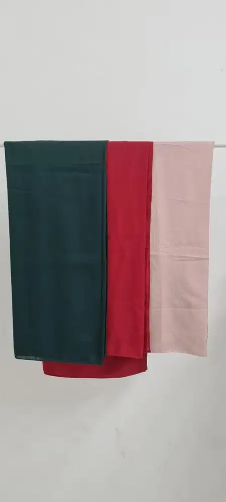 Jilbab segiempat premium hijau botol, merah cabe dan dusty pink