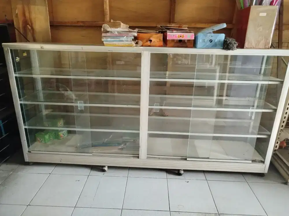 Etalase kaca 2 meter