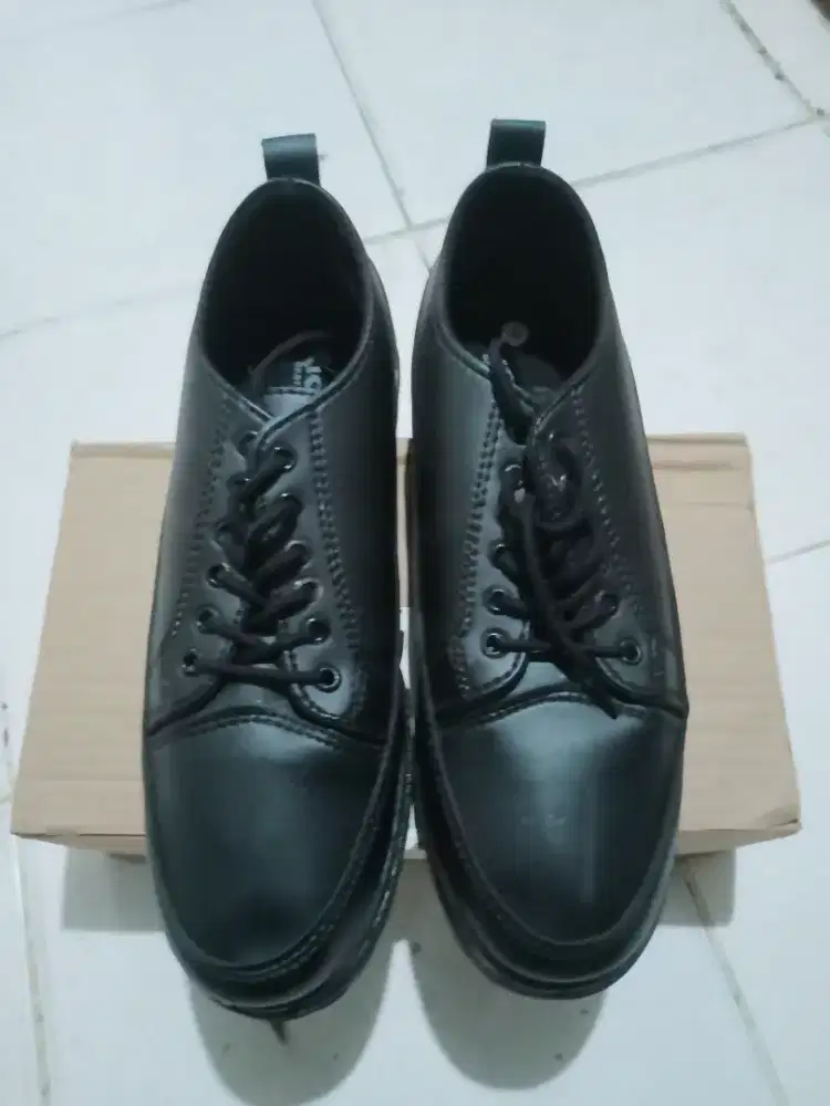 Sepatu Pantofel Ukuran 42
