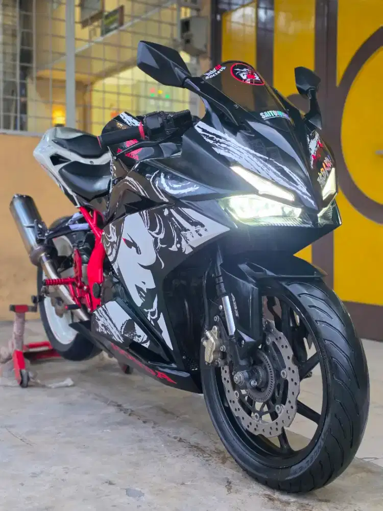 Honda CBR250RR / CBR250RR ABS SE KABUKI 2017, Black Premium Metalic.