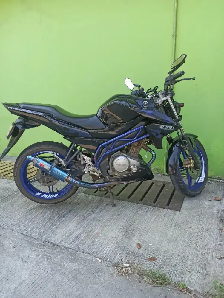 VIXION 2015 HITAM PLAT BEKASI KOTA