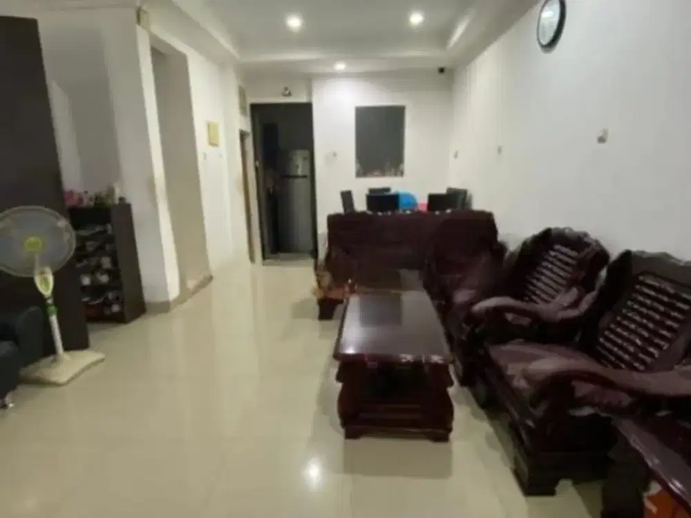 Rumah 2 Lantai 3+1 Kamar Tidur SHM Semi Furnished CasaJardin Daan Mogot Jakarta Barat