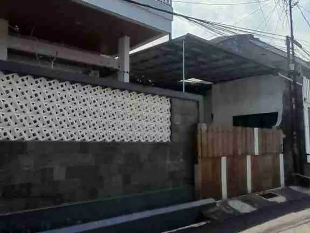 Rumah  2lt cocok untuk kantor dan tempat tinggal yang luas tanah 225 m dengan KT 4  dan muat carport 4 mobil dengan harga 2 M an