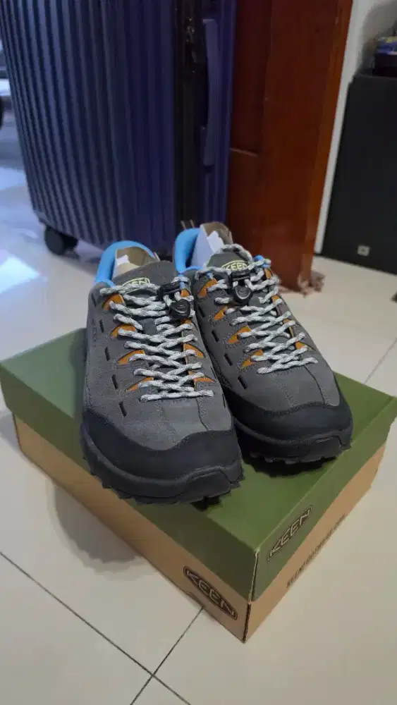 Sepatu Keen original baru dipakai 2 kali ukuran 41 fit to 42