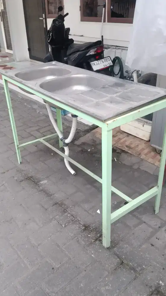 Tempat cuci piring lengkap dgn kaki