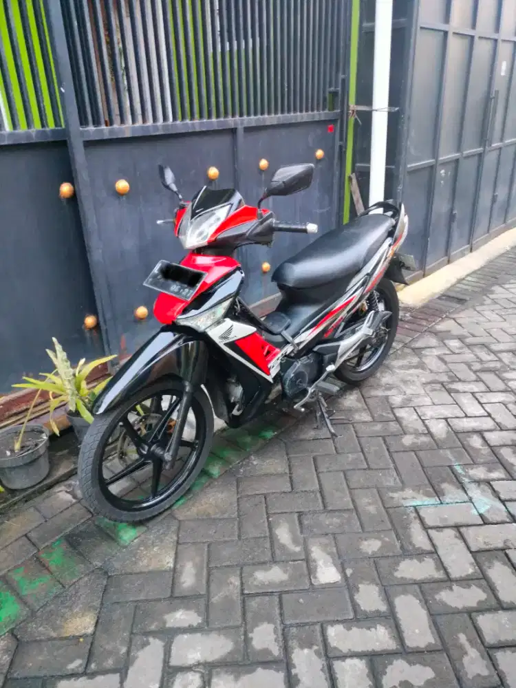 Supra X 125 hitam