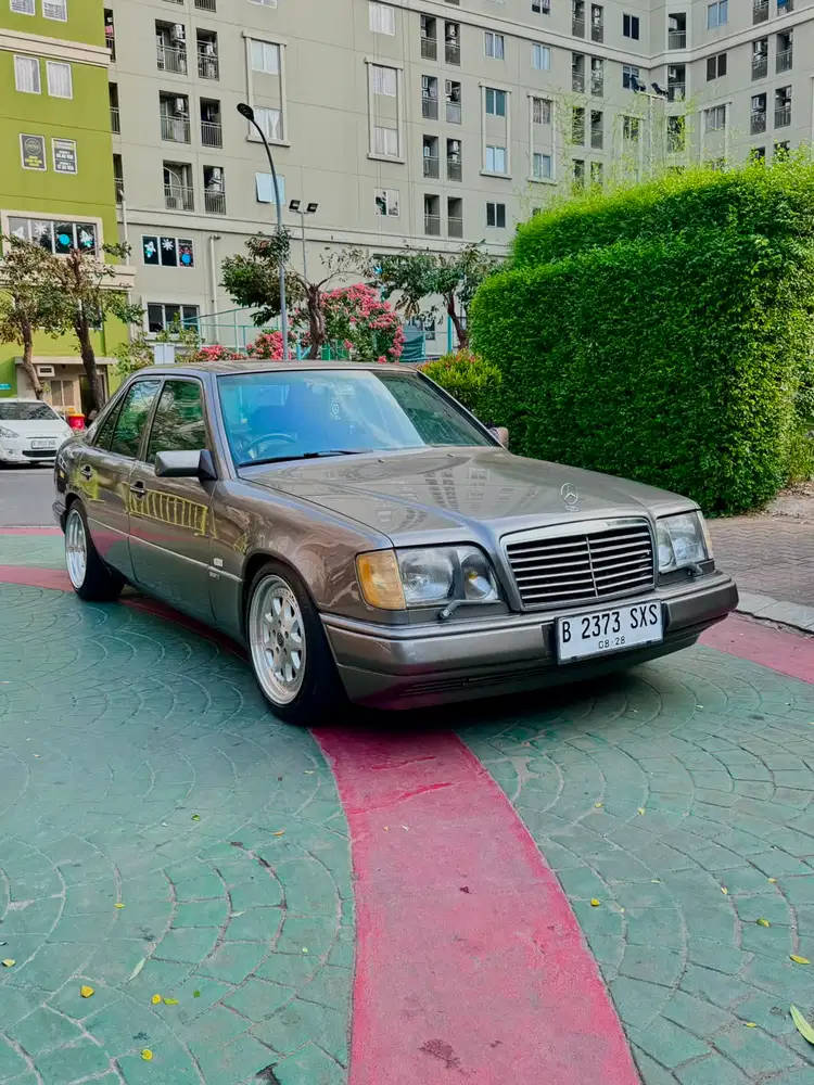 Mercedes-Benz E300 1990 Bensin