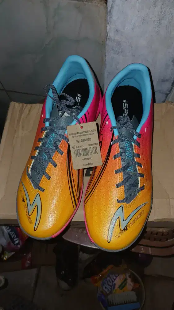Sepatu futsal LIGHTSPEES 4 PRO