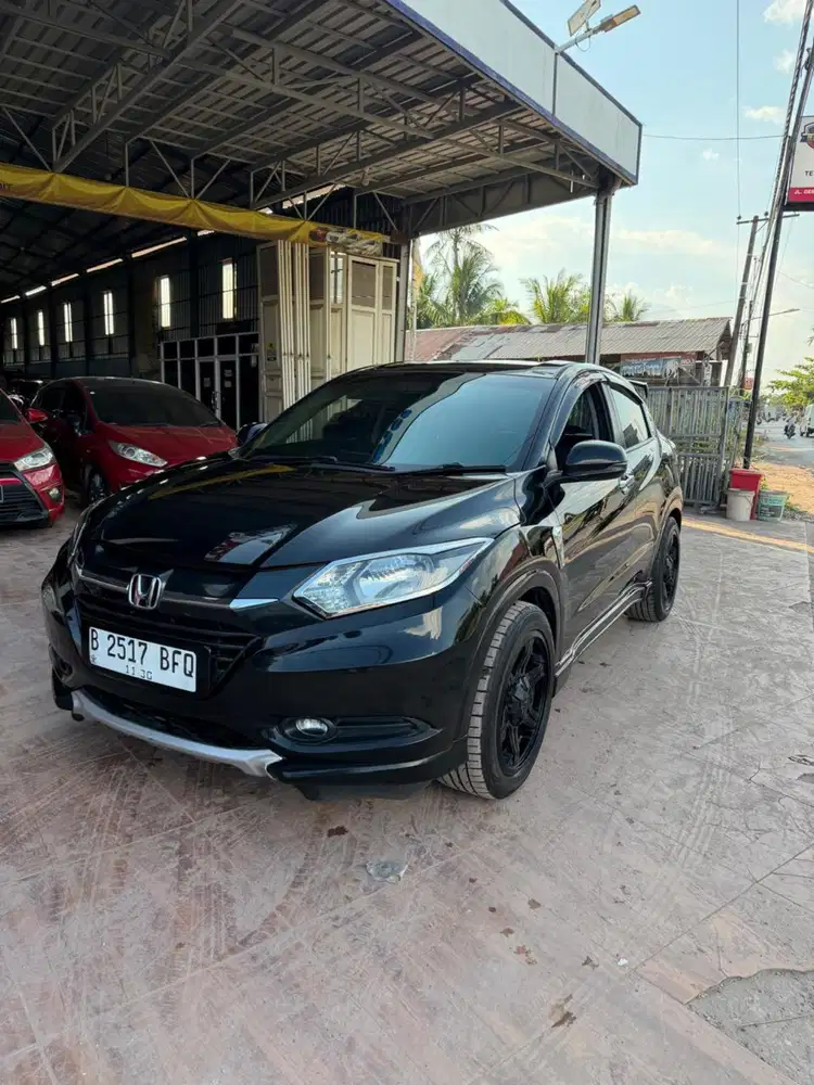 Honda hrv e matic 2015 hitam merona gagah dp 20