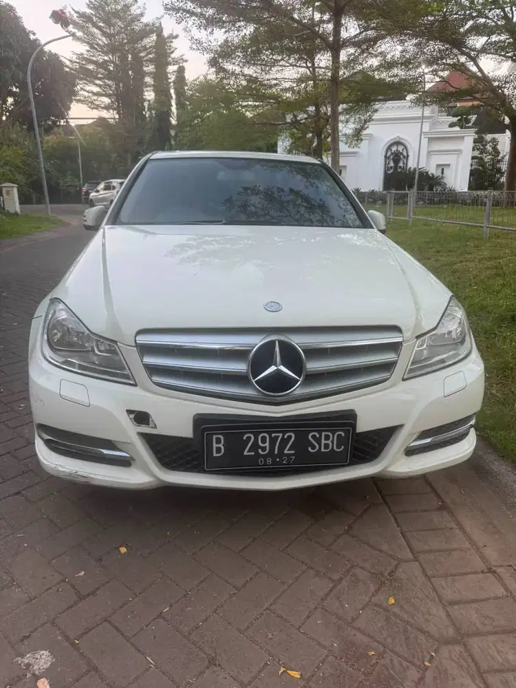 Mercedes-Benz C200 AT 2012 W204 Putih | KM 92 Ribu | Boleh Nego Tipis