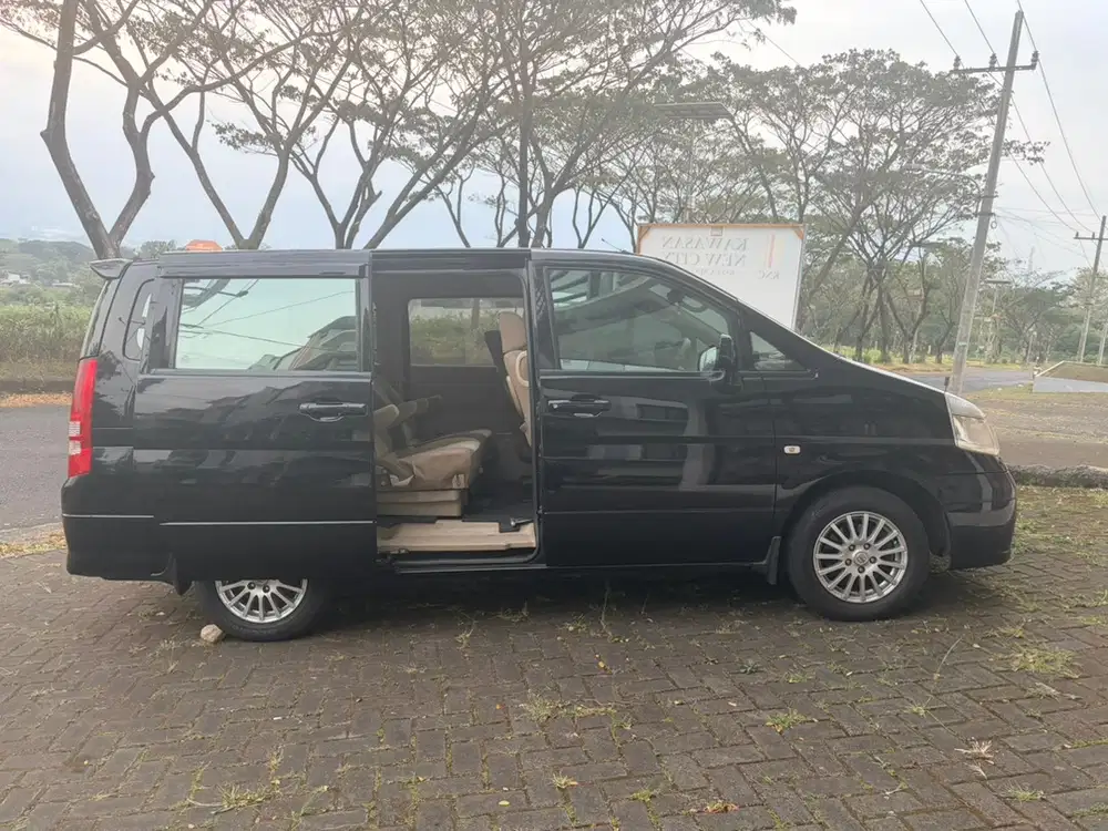 Nissan Serena 2010 Bensin