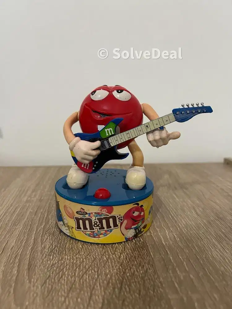 M&M Guitar Character Collectible Figure Pajangan