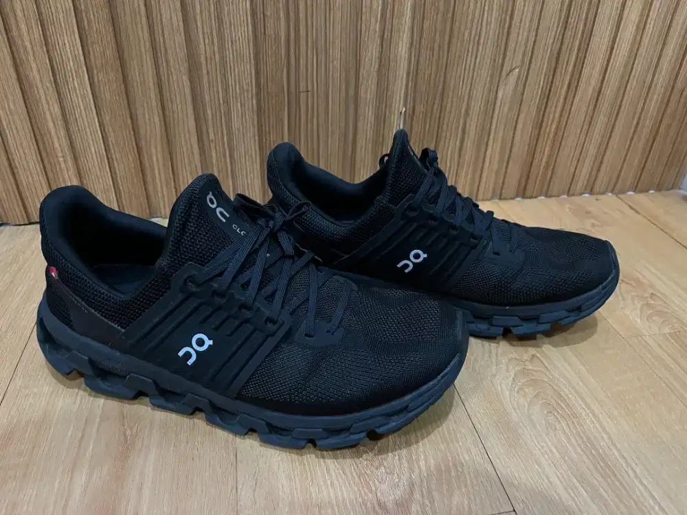 On Cloud Swift 3 Black All Black 44 / 10 Fullset