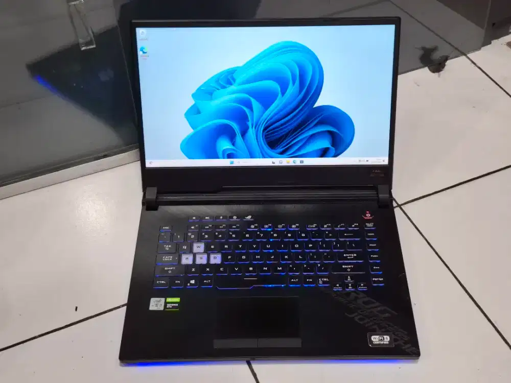 ASUS ROG Strix  intel Core i7-10750H GTX 166l50 Ti RAM 16GB SSD 512GB