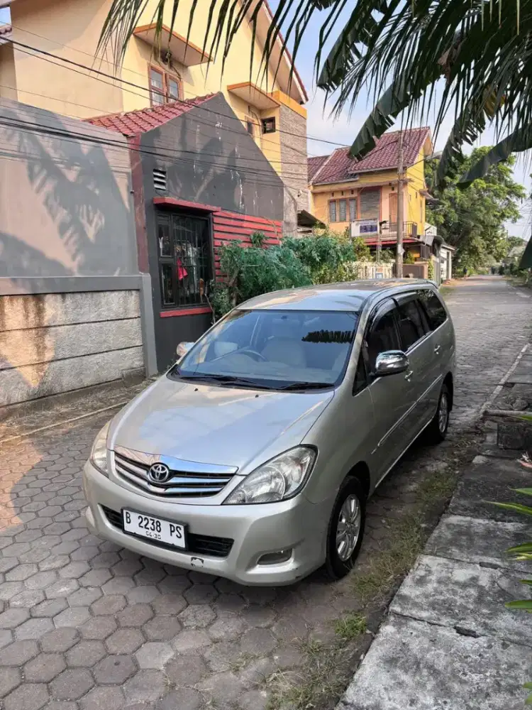 Toyota Kijang Innova V Luxury 2.0 2011