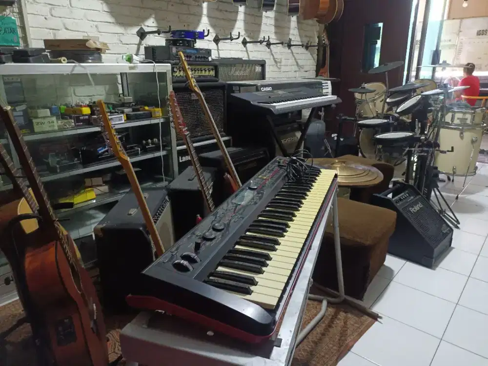 Keyboard synthesizer KORG KROSS 61 Juno