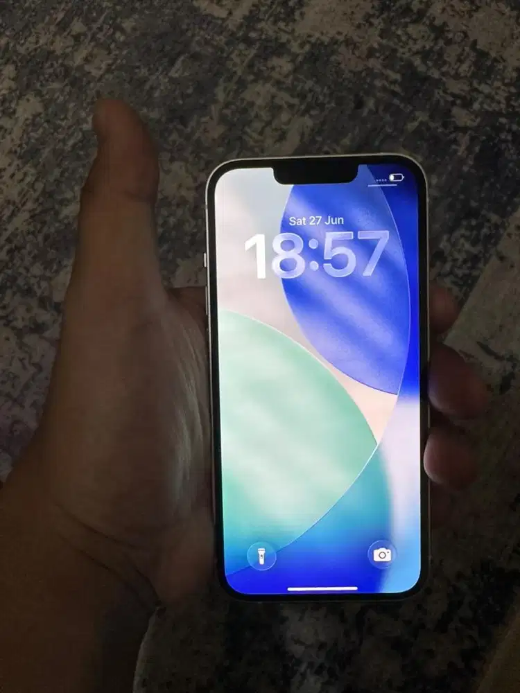 Iphone 13 basic putih