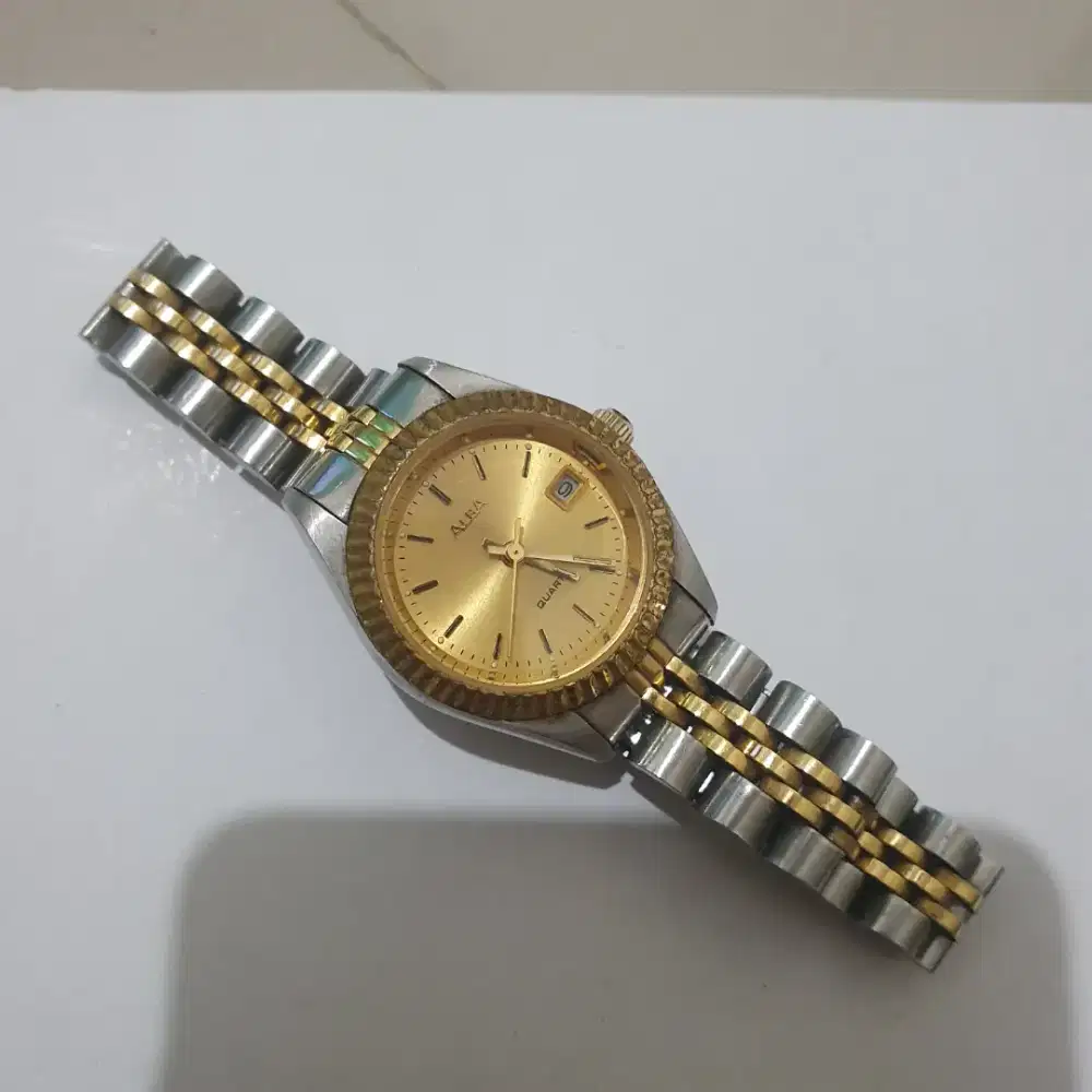 Jam alba cewek president