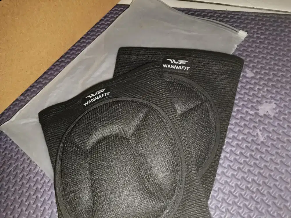 Sepatu futsal milss ukuran 44 + kneepad