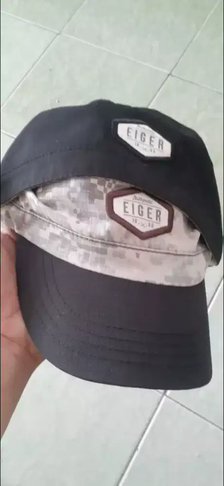 Topi eiger army bolak balik hitam size L original