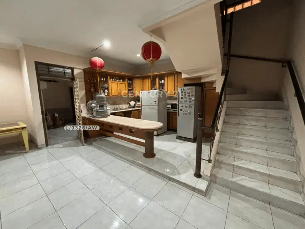 Rumah 2 Lantai Semi Furnished Di Taman Holis Indah 1 Bandung