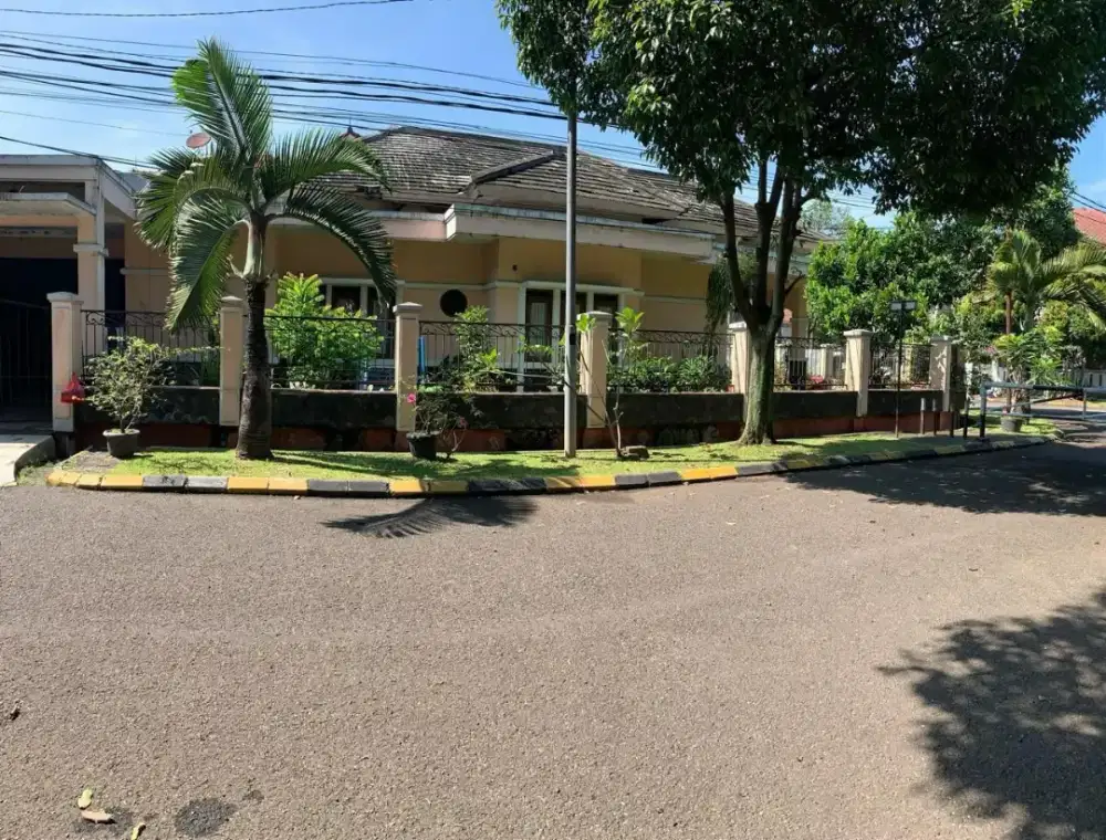 Rumah minim renovasi hook hitung tanah di komplek batununggal indah