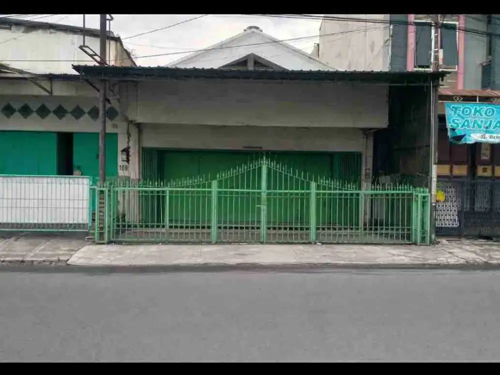 Di jual murah lebar muka 8 meter  x 25 meter.pinggir jalan.